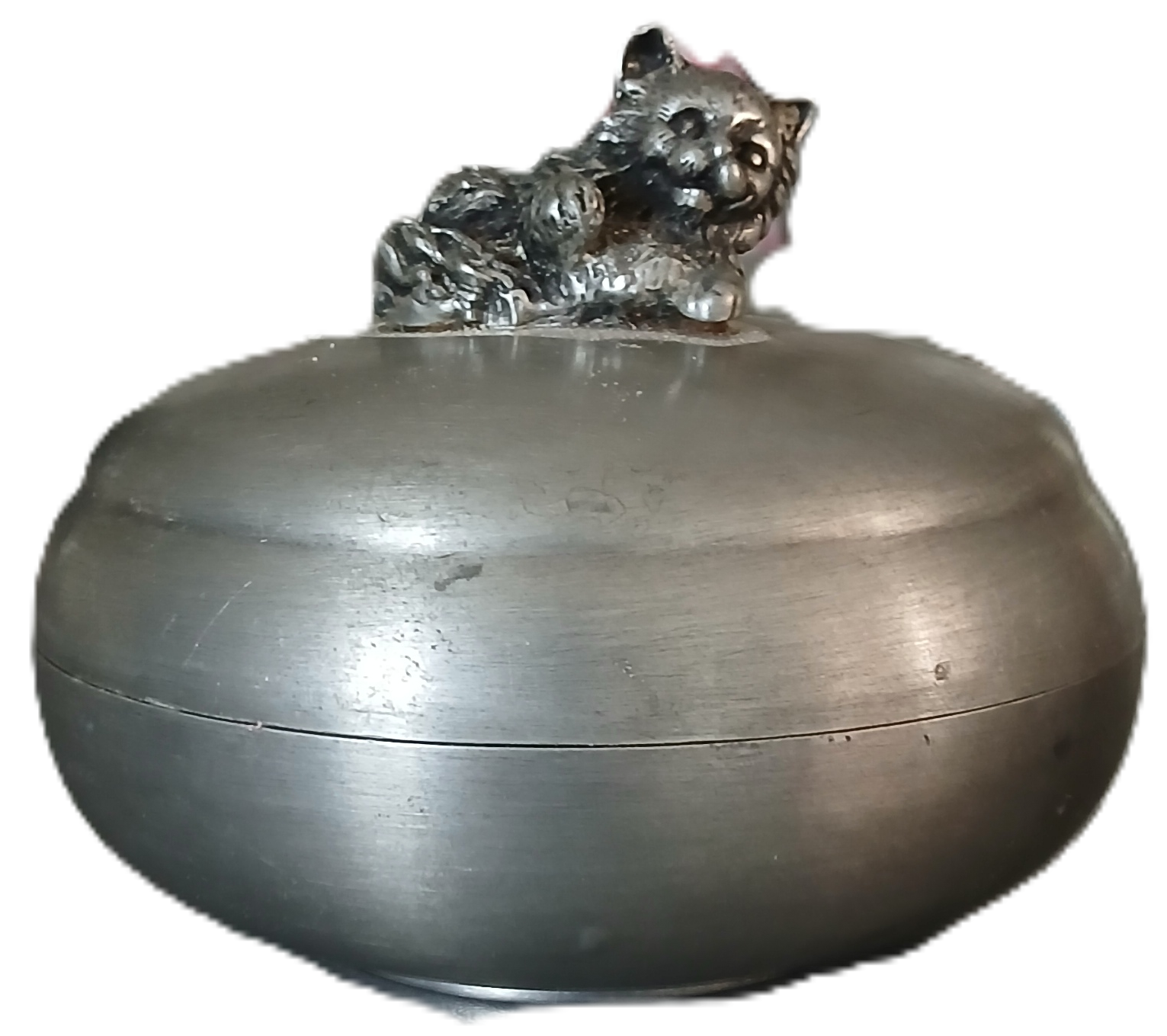 Bonbonnière en étain au chat