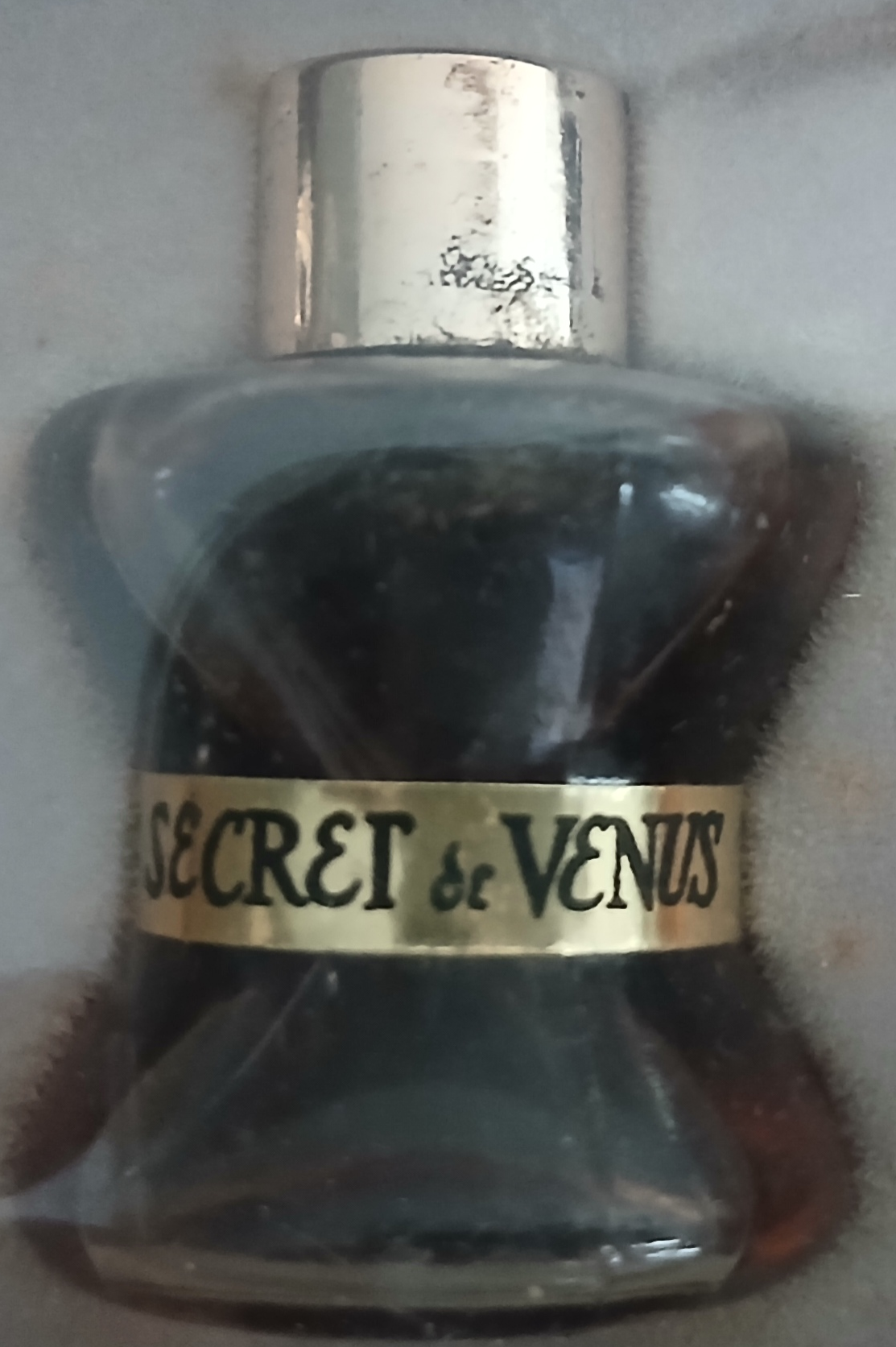 Boîte de mignonettes de parfum Weil – Image 4