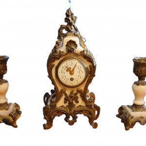 Garniture de cheminée ancienne (horloge et ses deux bougeoirs)