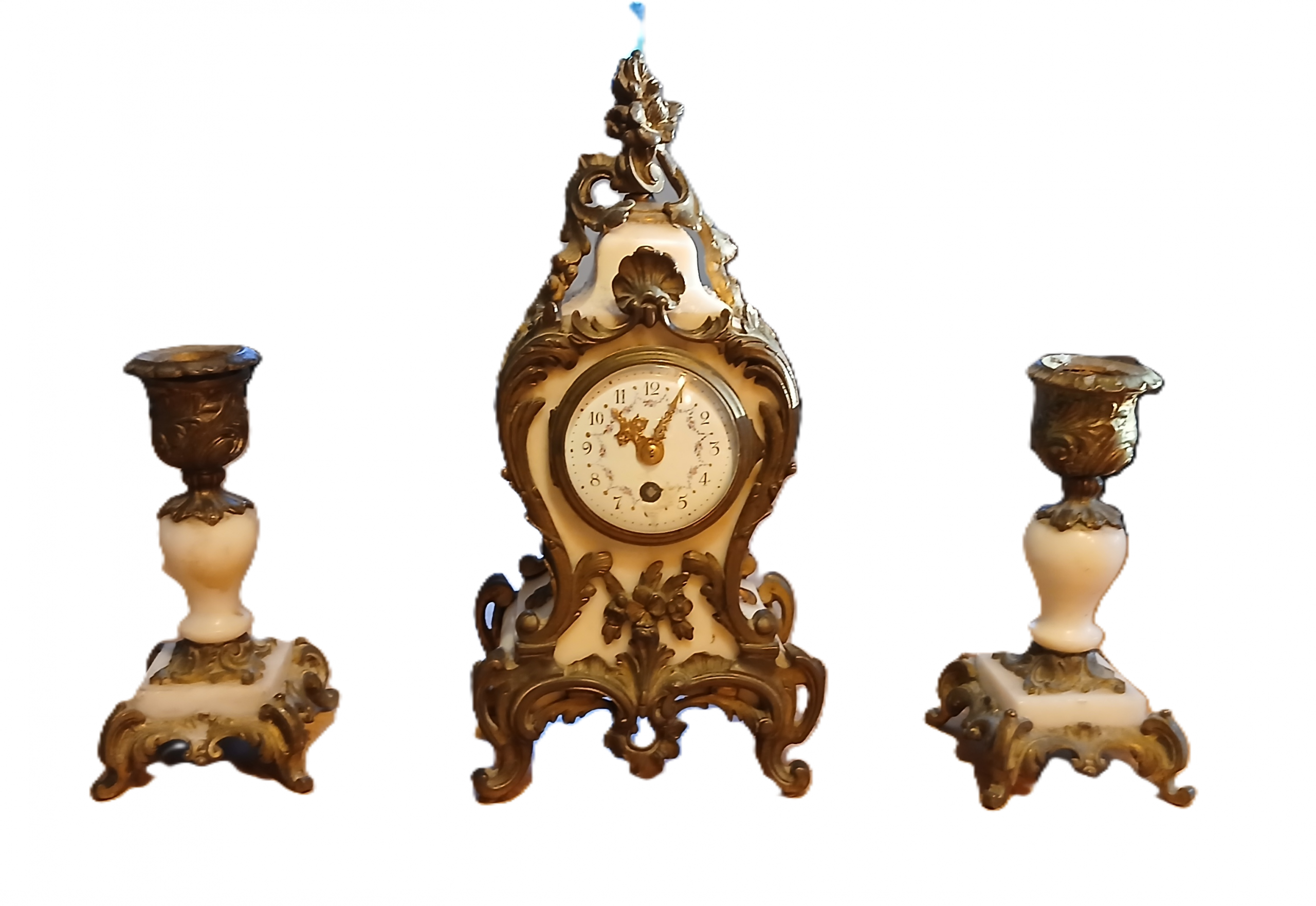 Garniture de cheminée ancienne (horloge et ses deux bougeoirs)