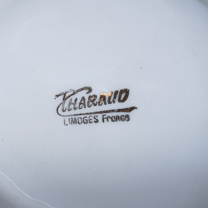 Vase en porcelaine de Limoges signé Tharaud