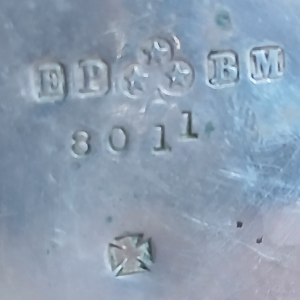 Mini vase urne en métal argenté