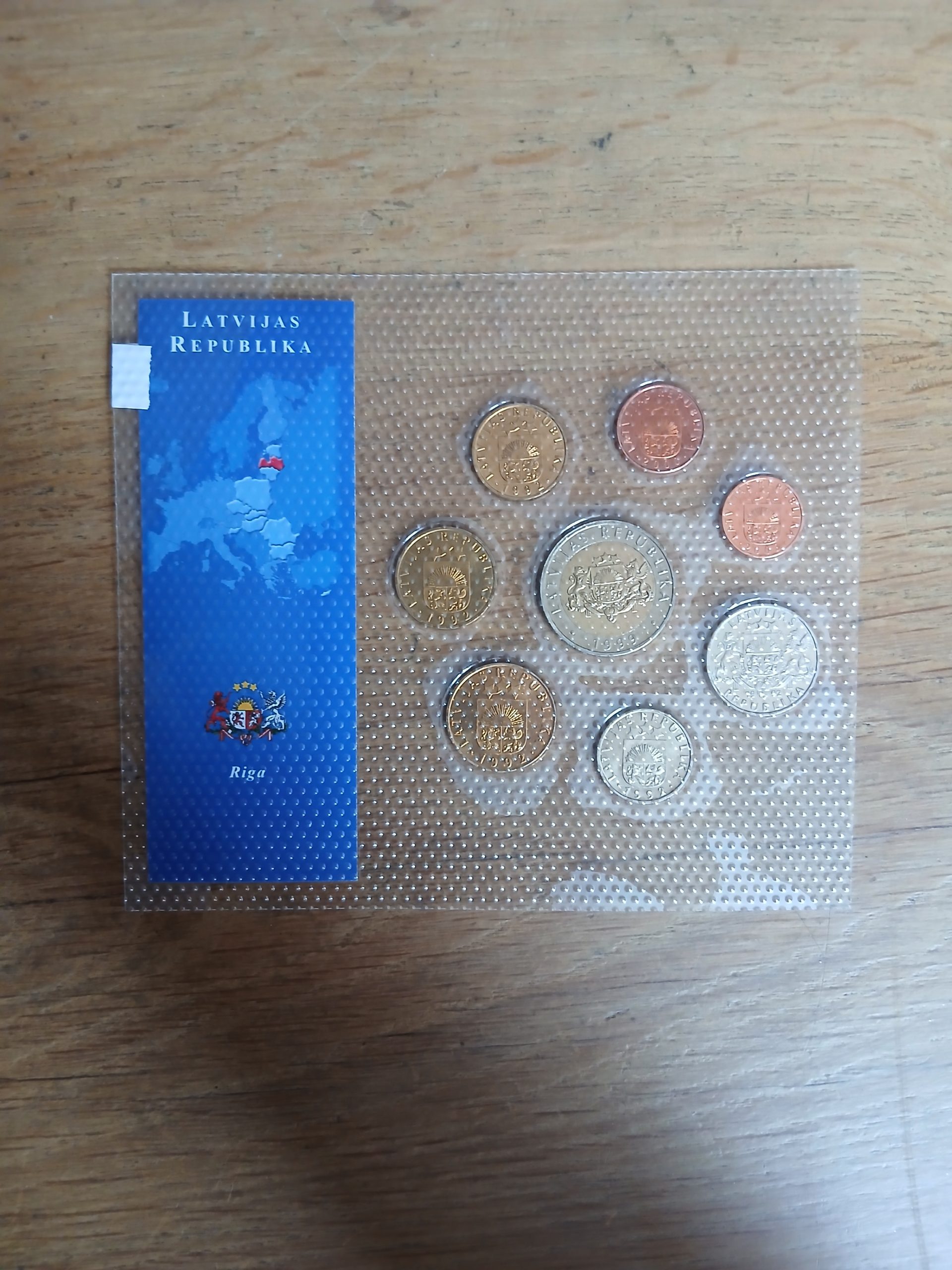 Série Lettonie neuve sous blister 1 Santima à 2 Lati – Image 2